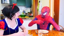 Spiderman vs Maleficent vs Snow White! w/Princess Frozen vs Aliens Twins & Zombie! Fun Superhero
