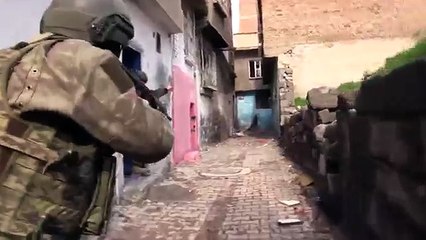 Turkish Special Forces Capture 3 PKK Members After Intense Close Quarter Firefight