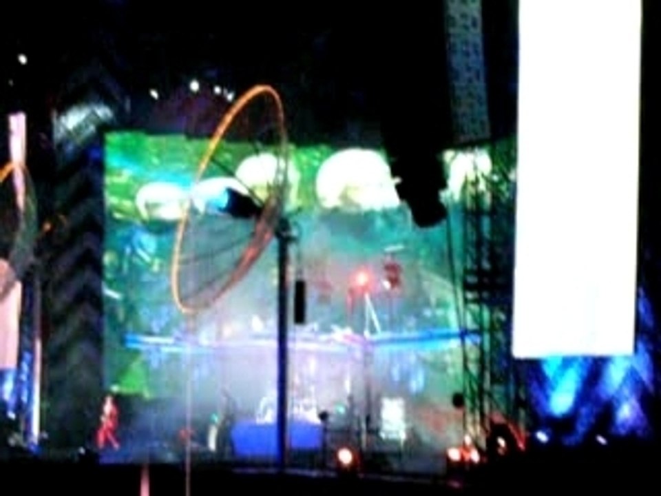 Muse - solo guitare invincible - parc des princes 2007