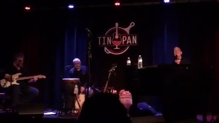 Marc Cohn "Walking in Memphis" Live @ The Tin Pan