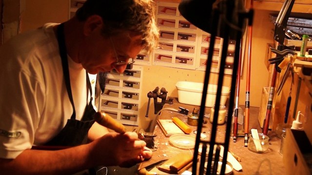 Artisanat & Métiers d'Art _ Denis CABAN _ violoncelle.fr _ Luthier, archetier [ ORLEANS, CHARTRES ] _ version courte