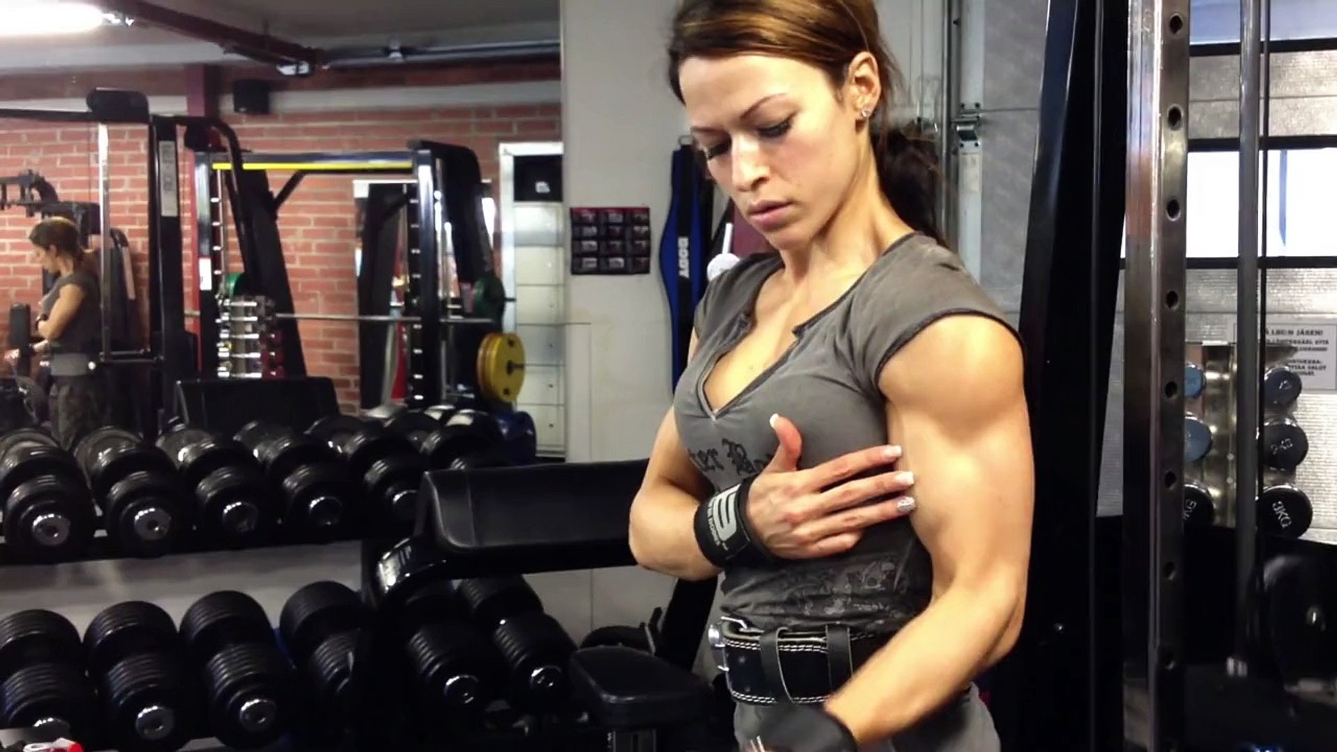 woman bicep workout - video Dailymotion