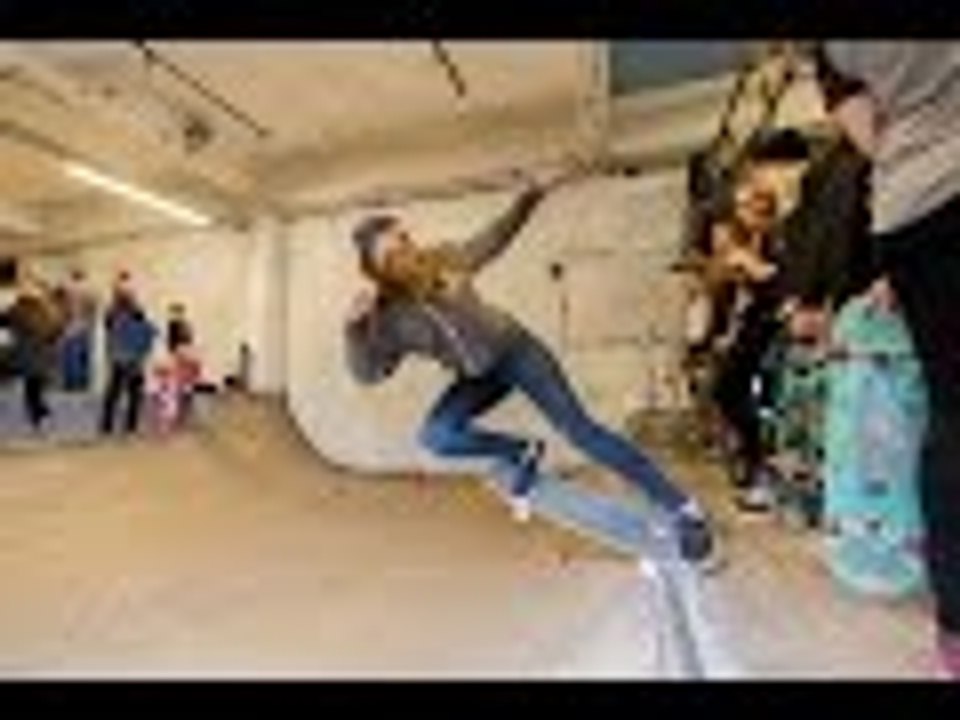 Girls Skateboarding Photos Taken At The Right Moment Compilation 2016