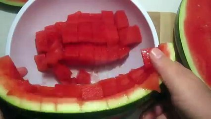 How to cut a watermelon into cubes -