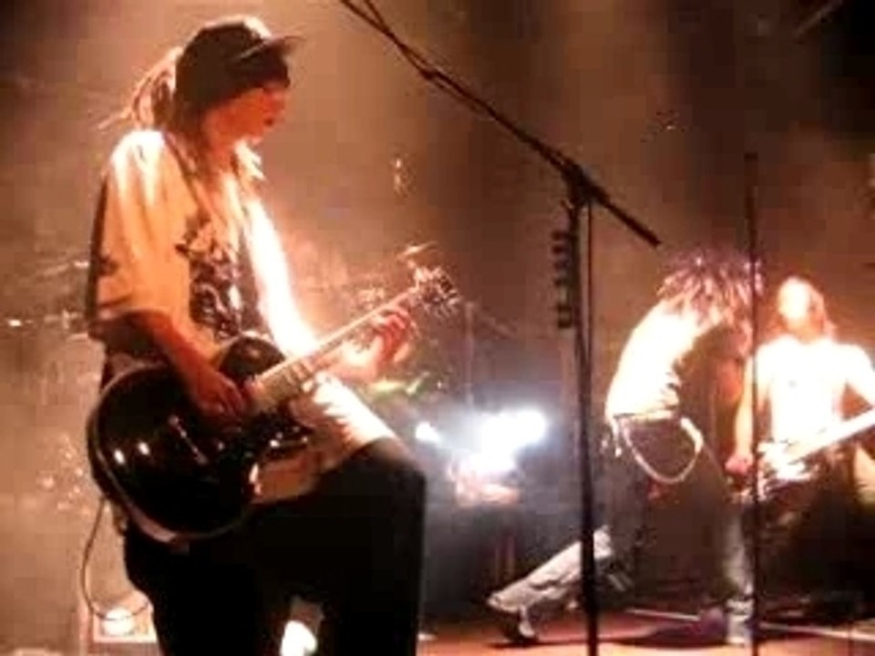 Tokio Hotel -Londres- 19.06.07 -RAISE YOUR HANDS TOGETHER 2