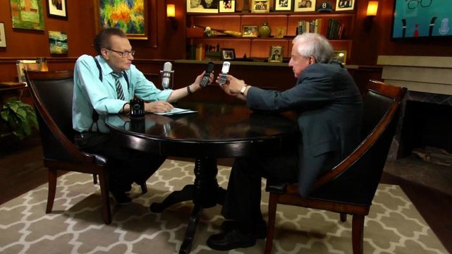 Larry King and Garry Marshall compare flip phones (really)