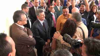 La oposición venezolana abre la primera de varias puertas para revocar a Maduro