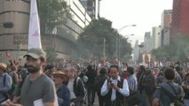 Manifestación por los 43 desaparecidos en México enciende antorchas de esperanza