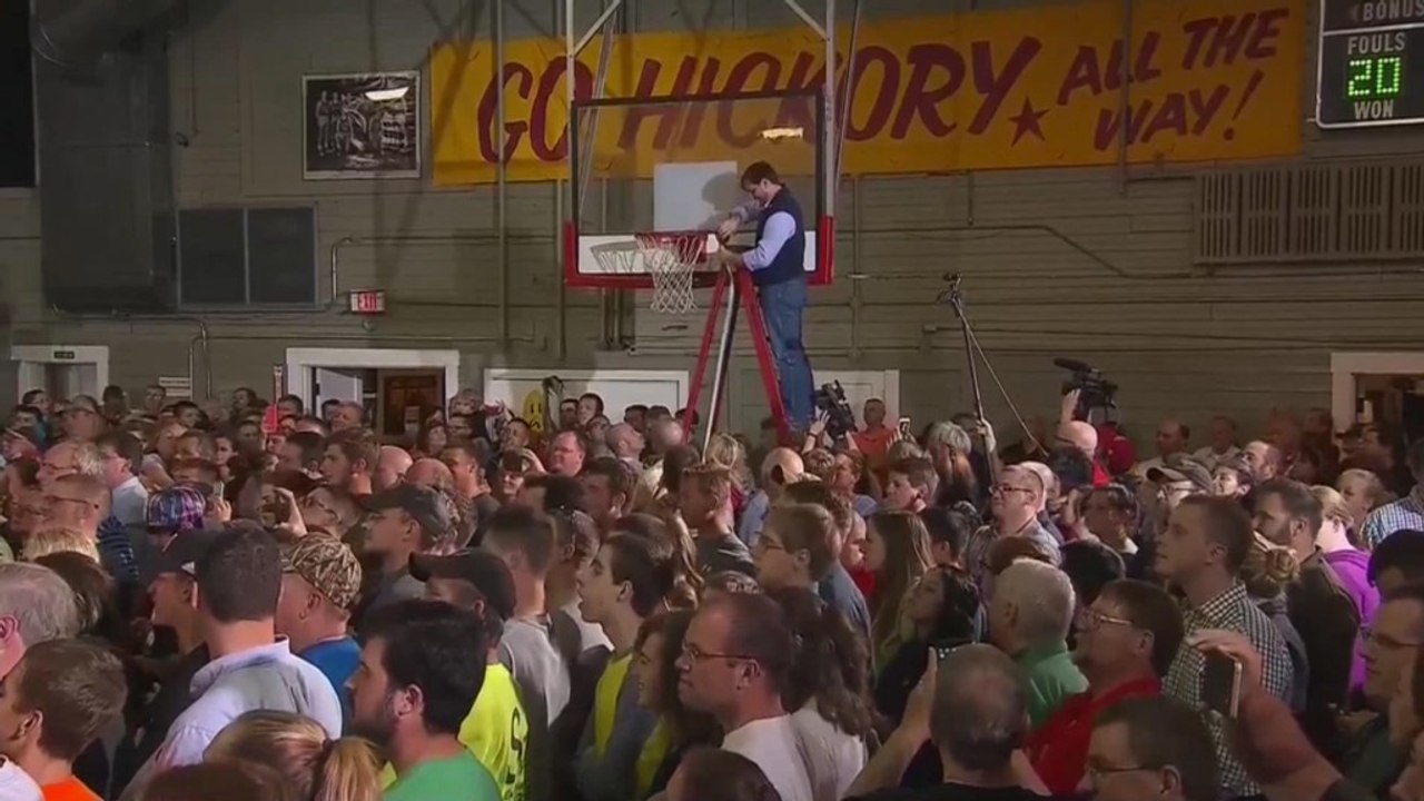 Cruz tries to recreate scene from 'Hoosiers'