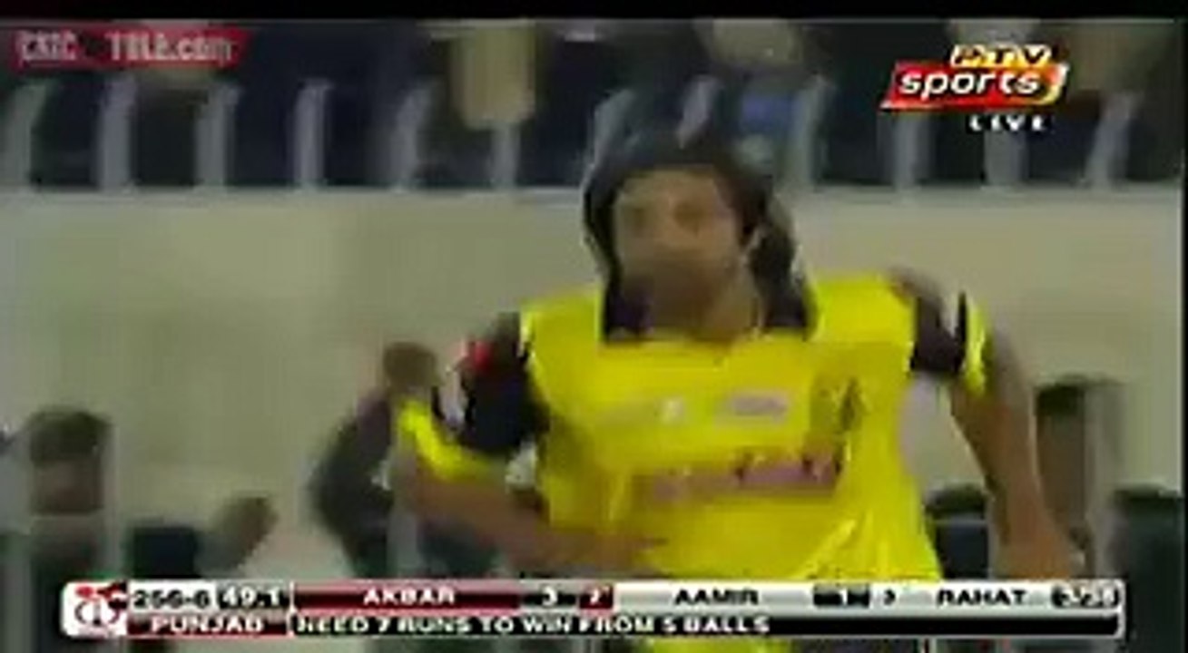 Younis Khan Angry On Ahmad Shahzad in Pakistan Cup 2016