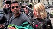 Mark Consuelos protege a Kelly, confrontando fotógrafos a las afueras de su casa en NYC