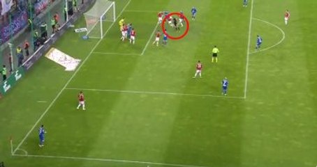 Polonya Ligi'nde Kaleci Uzatma Dakikalarında Kafayla Gol Attı