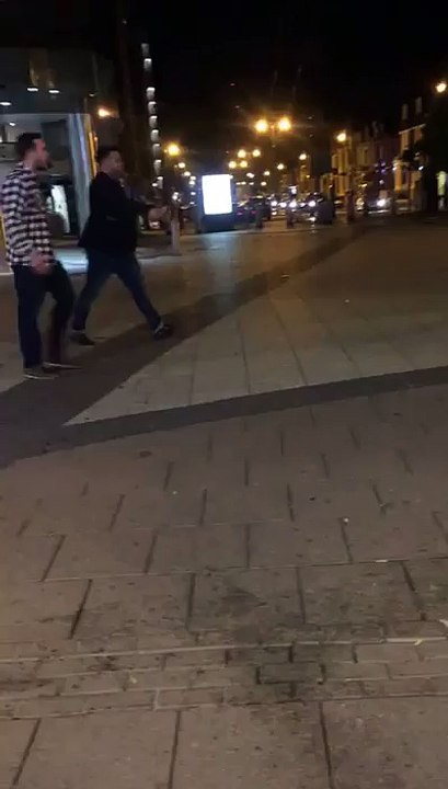 Chacun ses priorités lui il a un petit creux .