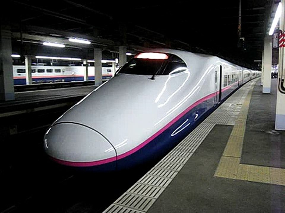 E2系はやて28号J54編成－E3系こまち28号R15編成　出発