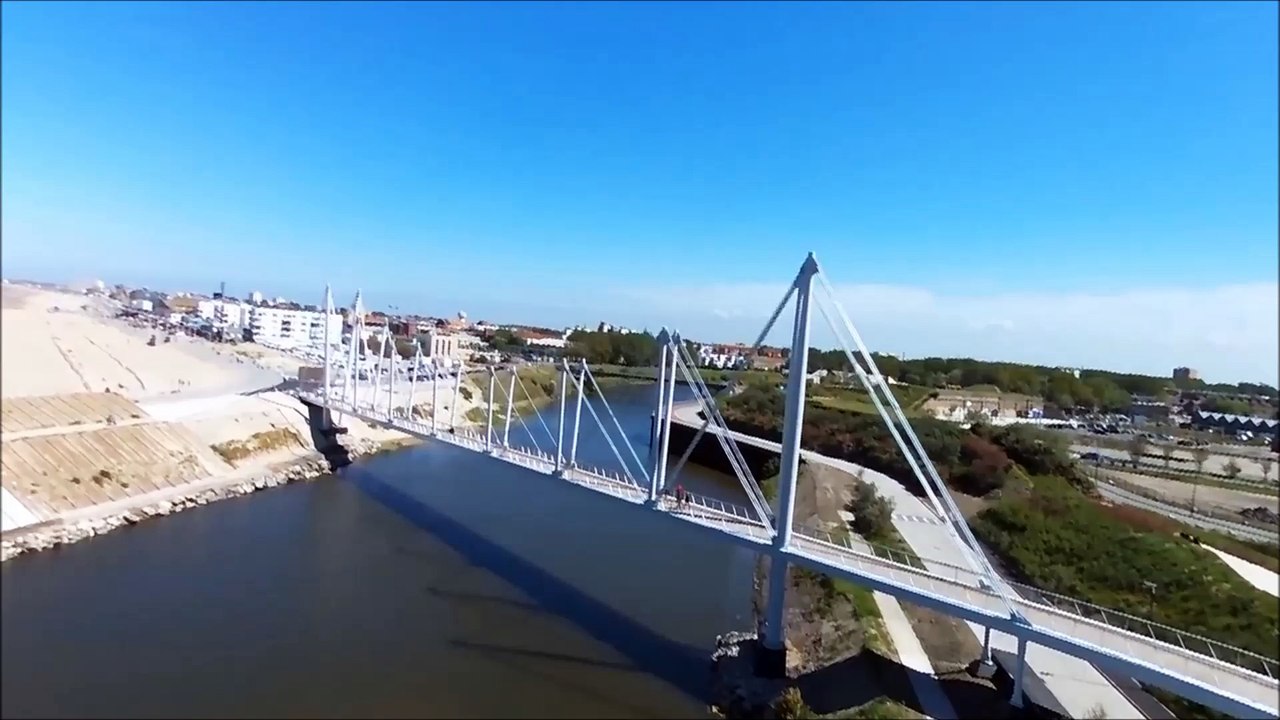 Dunkerque la passerelle du frac Malo les bains