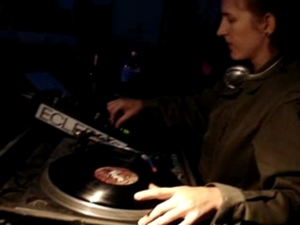 mya wallas à la fete de la musik des mauvaises graines