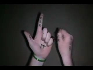 Mains Daft Punk hands Wow