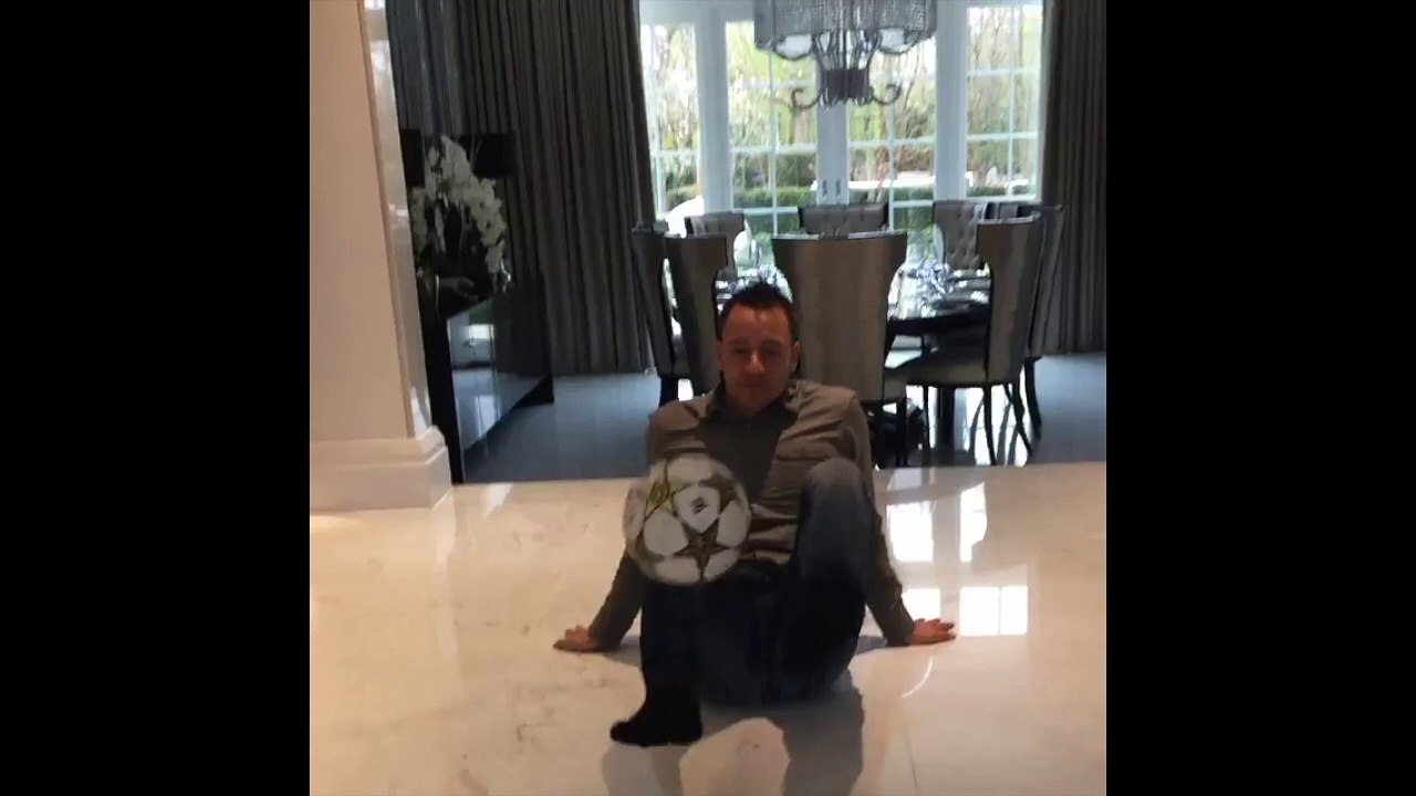 John Terry se la joue technique dans son salon