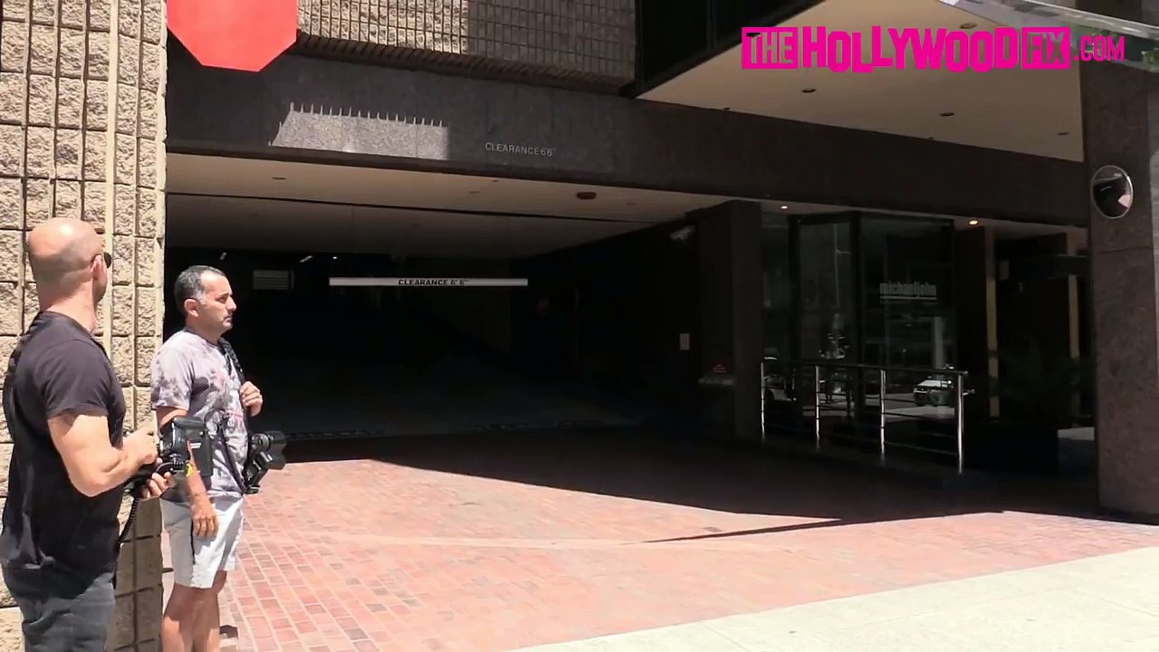 Kim Kardashian Caught Breaking The Law Red Handed By Texting While Driving 4.25.16