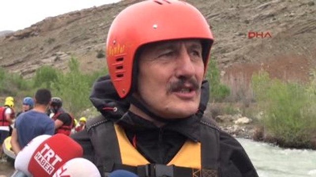 Erzincan - Rektör Öğrencilerle Rafting Yaptı