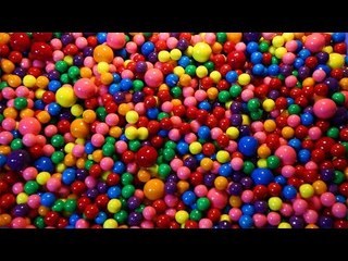 SURPRISE TOY Super Mario blind bag surprise toy is found inside a candy ocean!