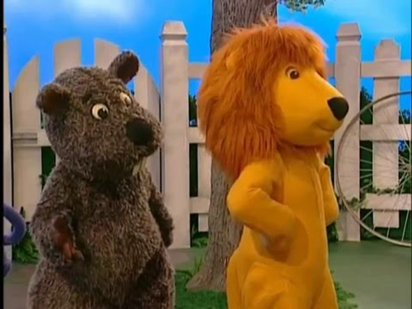 Elliot Moose: A Tail or Two/A Lion in Summer/The Giant Pongolongo/Elliot's  Masterpiece  - video Dailymotion