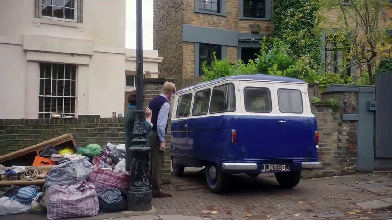 The Lady in the Van Movie CLIP - Move in Day (2015) - Maggie Smith, Alex Jennings Movie HD