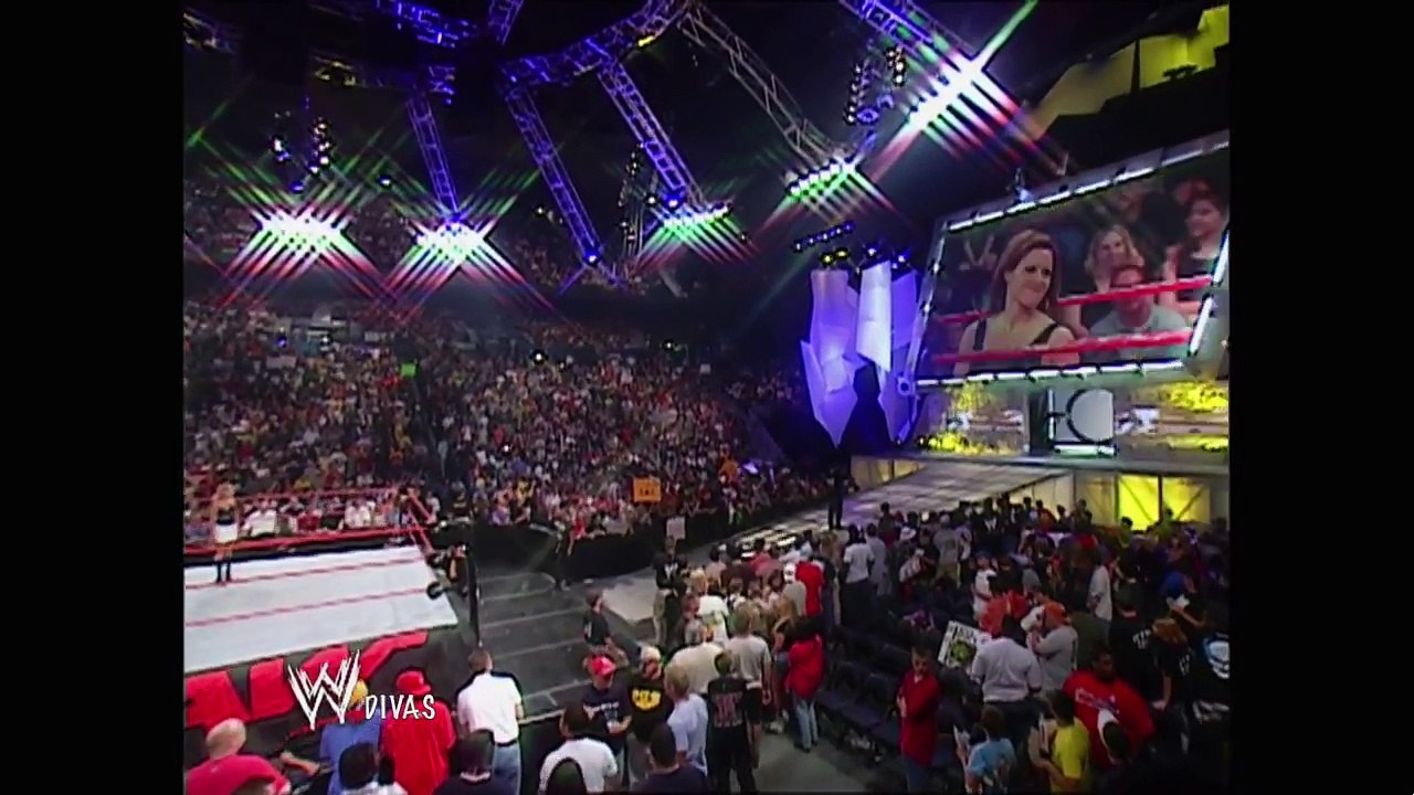 RAW- Trish Stratus vs. Molly Holly 06.10.2002