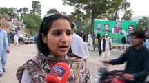 Nawaz Sharif Ne Shehbaz Sharif Ki Tarha Sirf Jhooty Wady Kiye, Young girl reacts to Nawaz Sharif's Kotli Sattian Jalsa