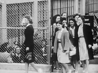 1944 HOW TO SUPERVISE WOMEN WORKERS - WORLD WAR II