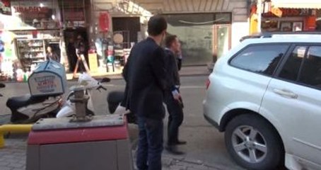 Çifte Silahlı Soyguncu Kumkapı'da Para Saçıyor