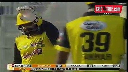 Ahmad Shahzad nay Muhammad Amir ko burri trha phaint daala