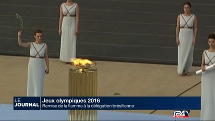 Jeux Olympiques 2016: remise de la flamme à la délégation brésilienne