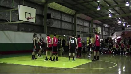 Un alley-oop illégal... mais payant !