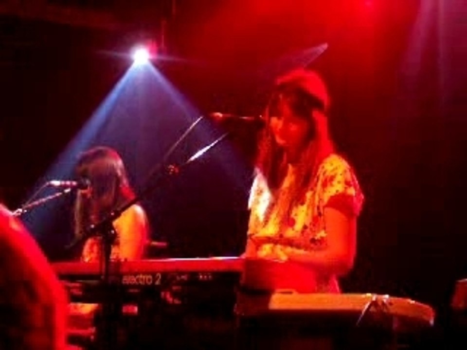 Au Revoir Simone @ Paris (Trabendo) The Lucky One 1/2