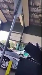Mexican man mocks an immigration agent of the United States. (English Subs)