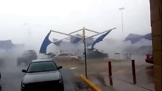 Viral Circula Impresionante Video De Tornado En Estacionamiento De Walmart Mundo Twister