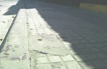 Falleció tras golpearse la cabeza contra la vereda