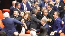 Meclis'te AK Parti'li ve HDP'li Vekiller Yumruk Yumruğa Kavga Etti