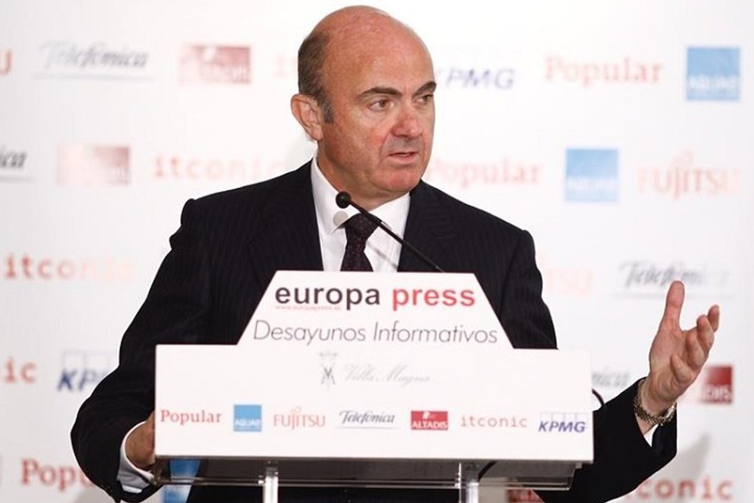 De Guindos prevé crear 470.000 empleos anuales