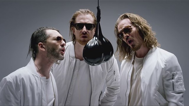 Hommes Garçons - Les hommes qui murmuraient aux oreilles des couilles