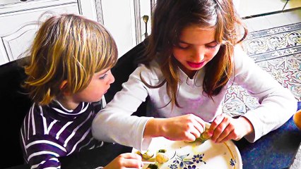 First time Snail eating! - PlayLikeKids.com