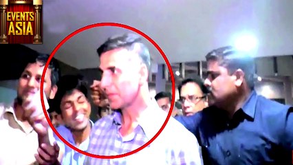 Akshay Kumar's Fan BEATEN By Bodyguard | Events Asia