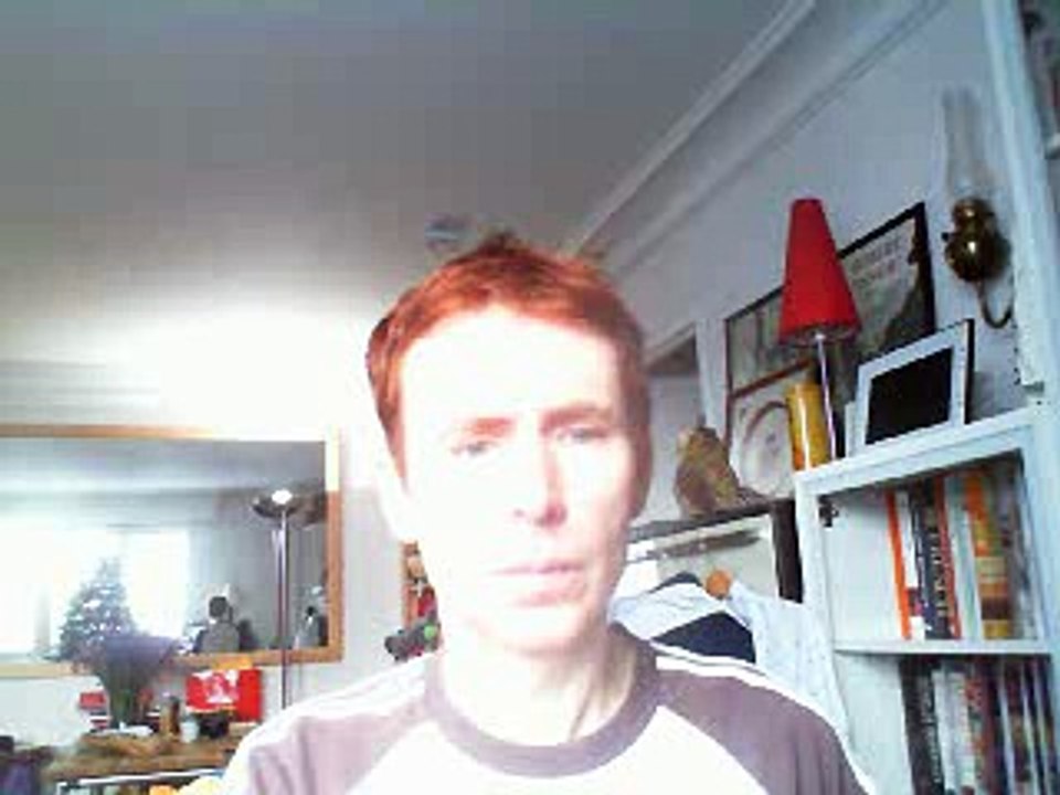 Wiwi égratigne "naïve" d'Axelle Red