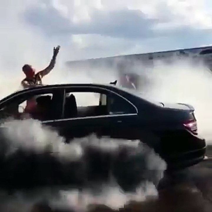 Mercedes Benz Tyers Burns Out due to Alot of Drifting