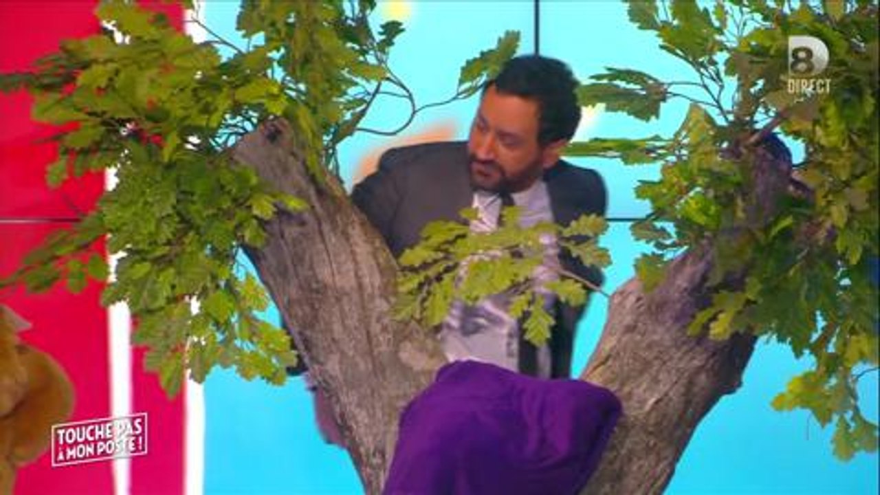 TPMP : Evelyne Thomas embrasse les fesses de Cyril Hanouna