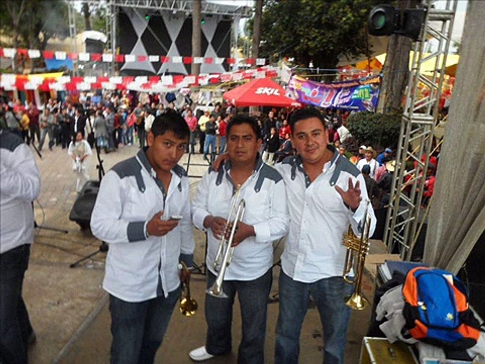 El 24- Banda Lago Negro