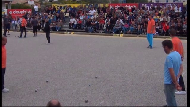 Quelques beaux gestes du quart de finale ROCHER vs SARRIO International à pétanque de l'Olivier à Nyons