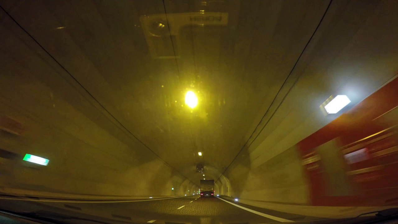 The tunnel under the Dead Vistula (4K)