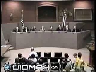 Dans un meeting très important, quelqu'un fait un gros pet